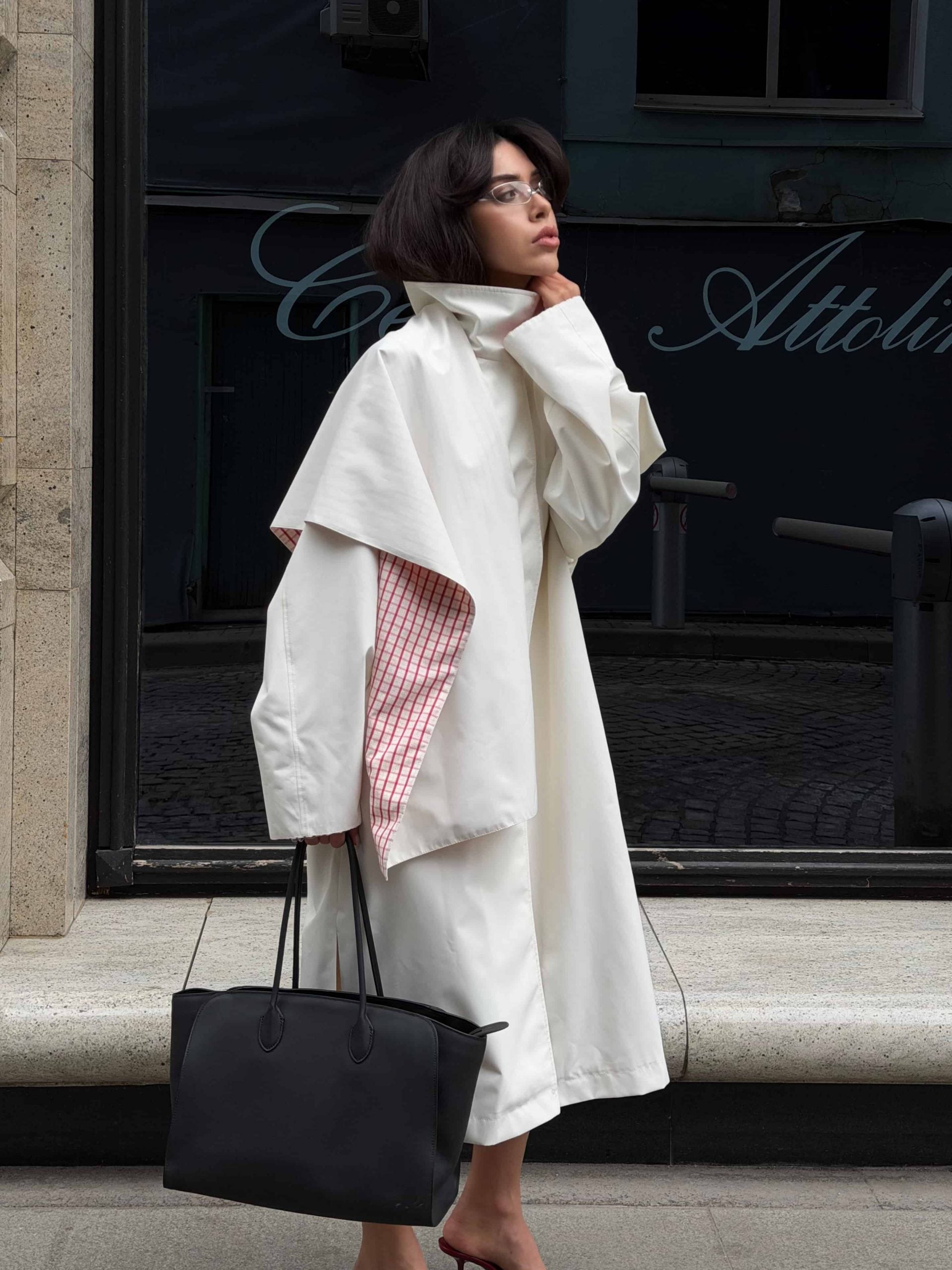 Raincoat with stole and accent lining, Milky + Red