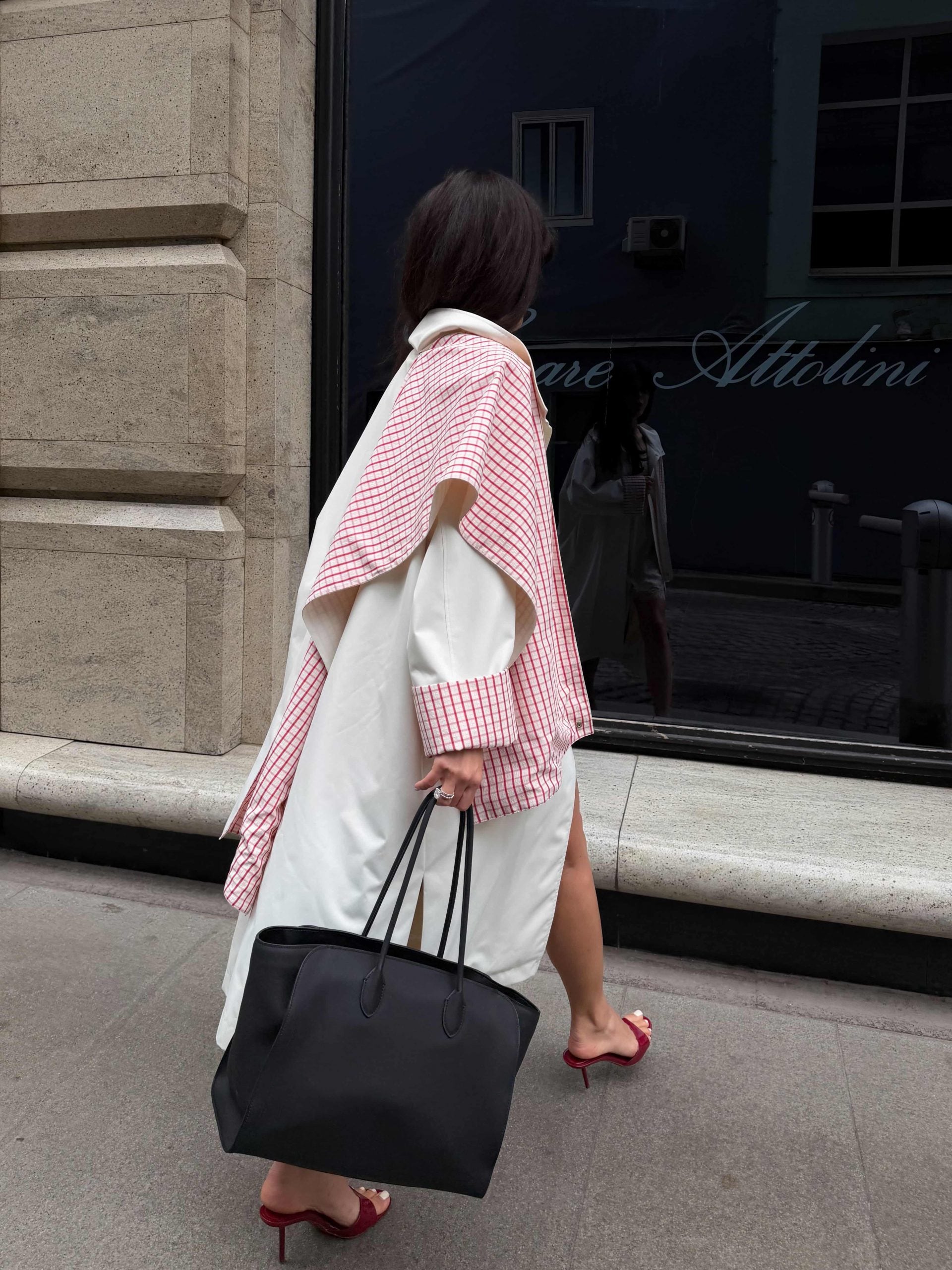 Raincoat with stole and accent lining, Milky + Red