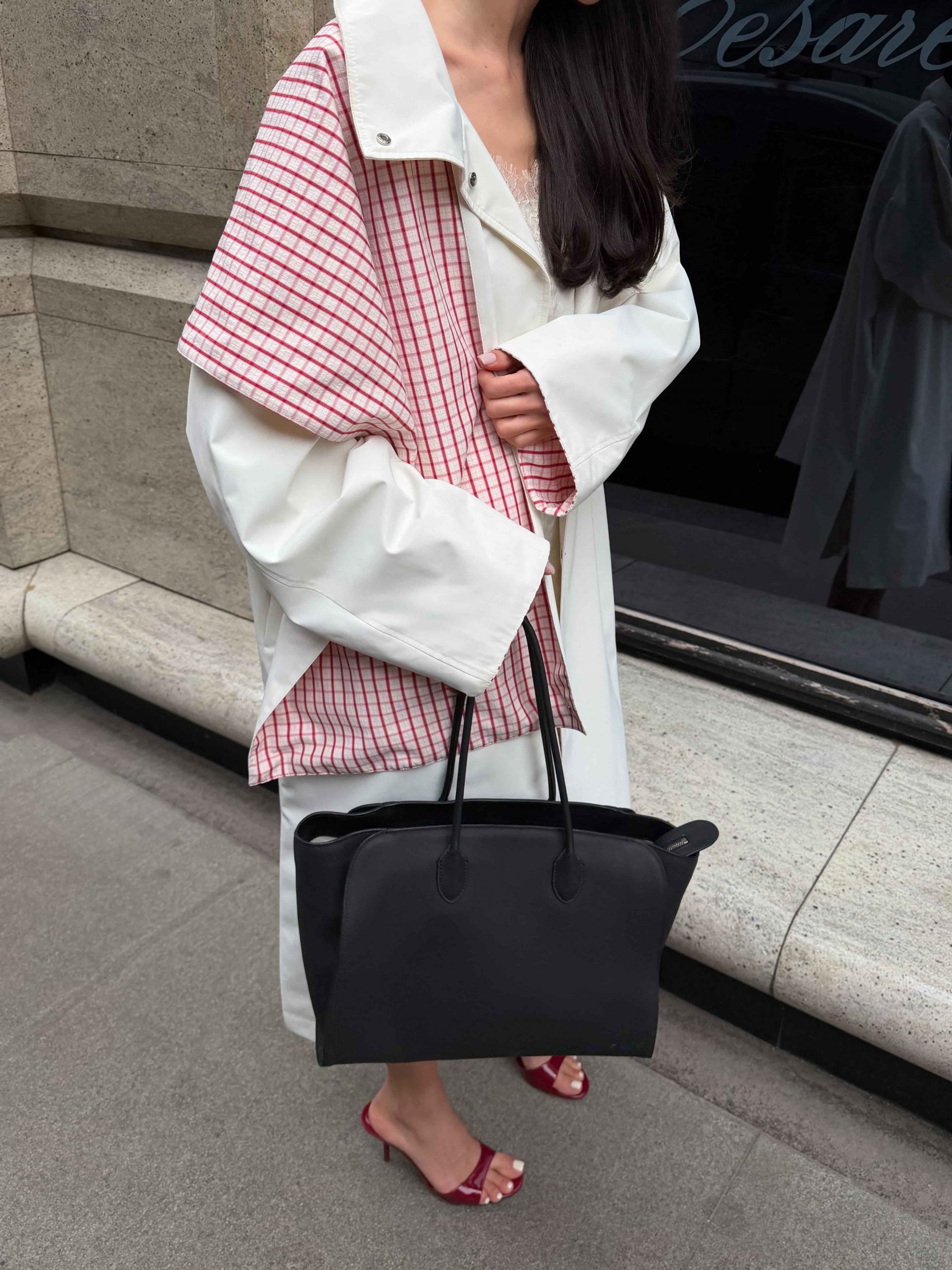 Raincoat with stole and accent lining, Milky + Red