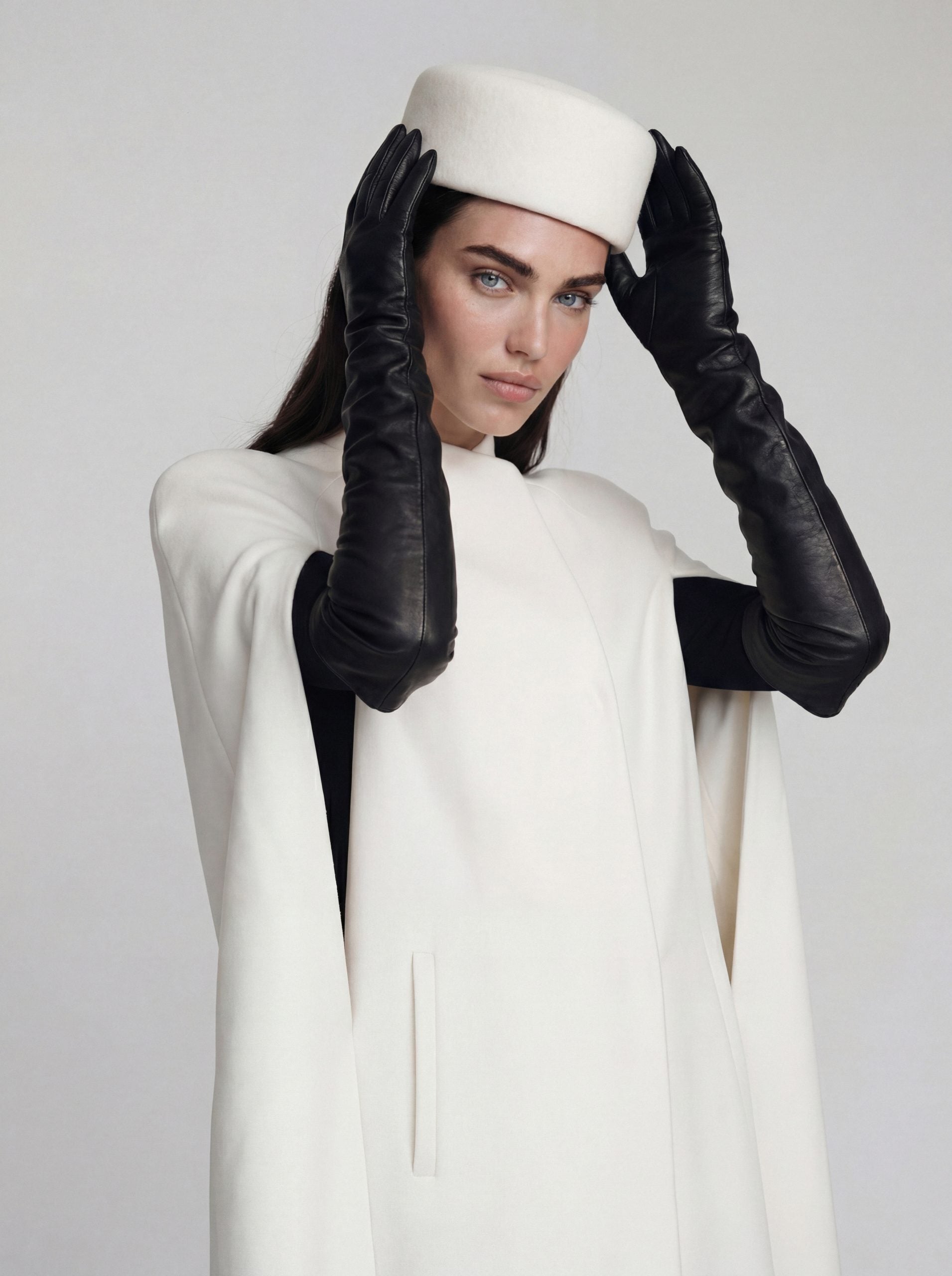 Stephanie pill hat, Milk