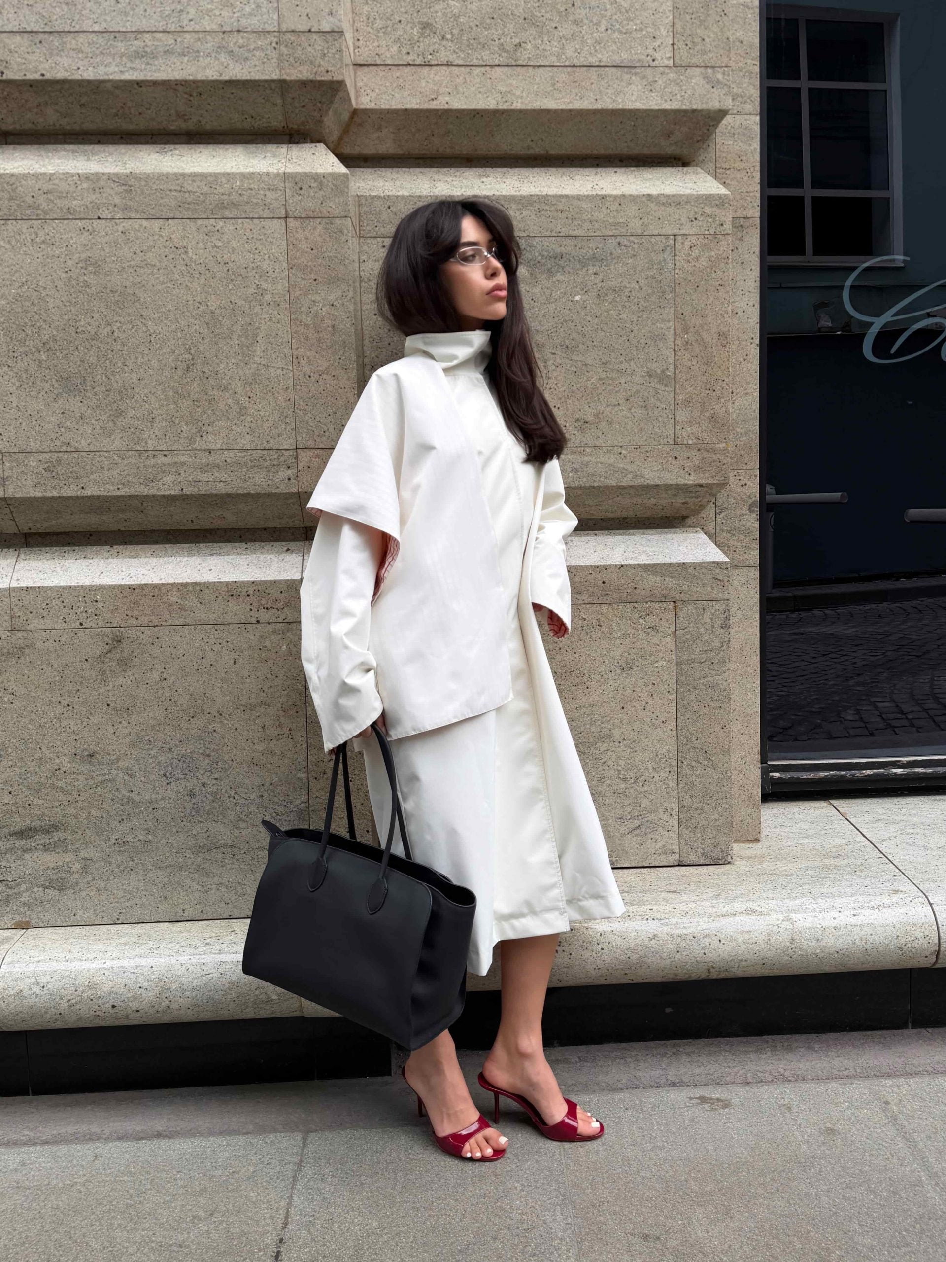 Raincoat with stole and accent lining, Milky + Red