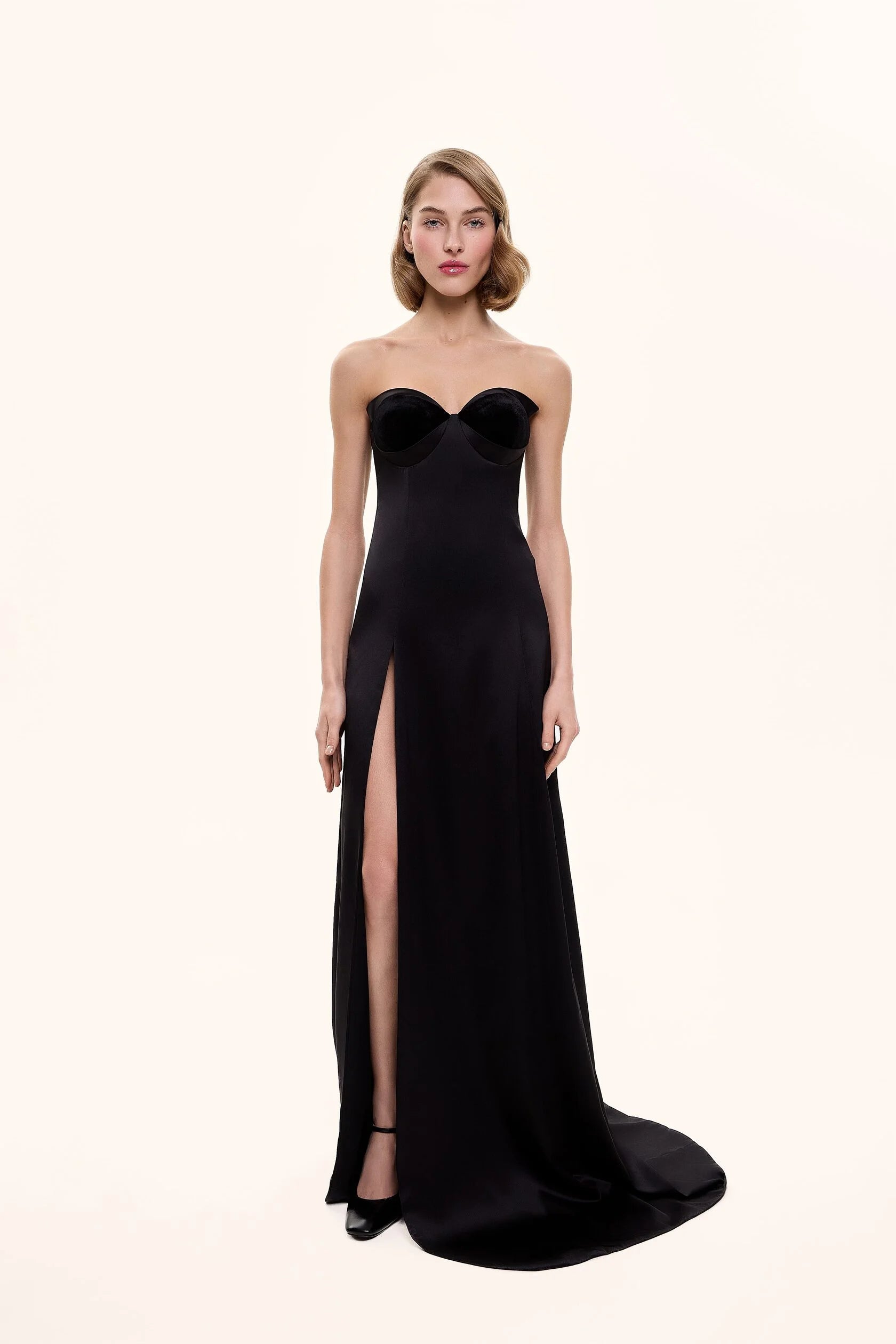 Evening dress with slit