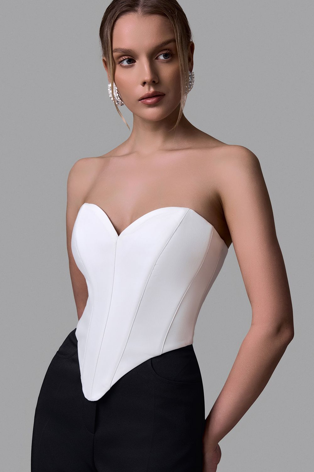 Elegant corset with a heart-shaped neckline
