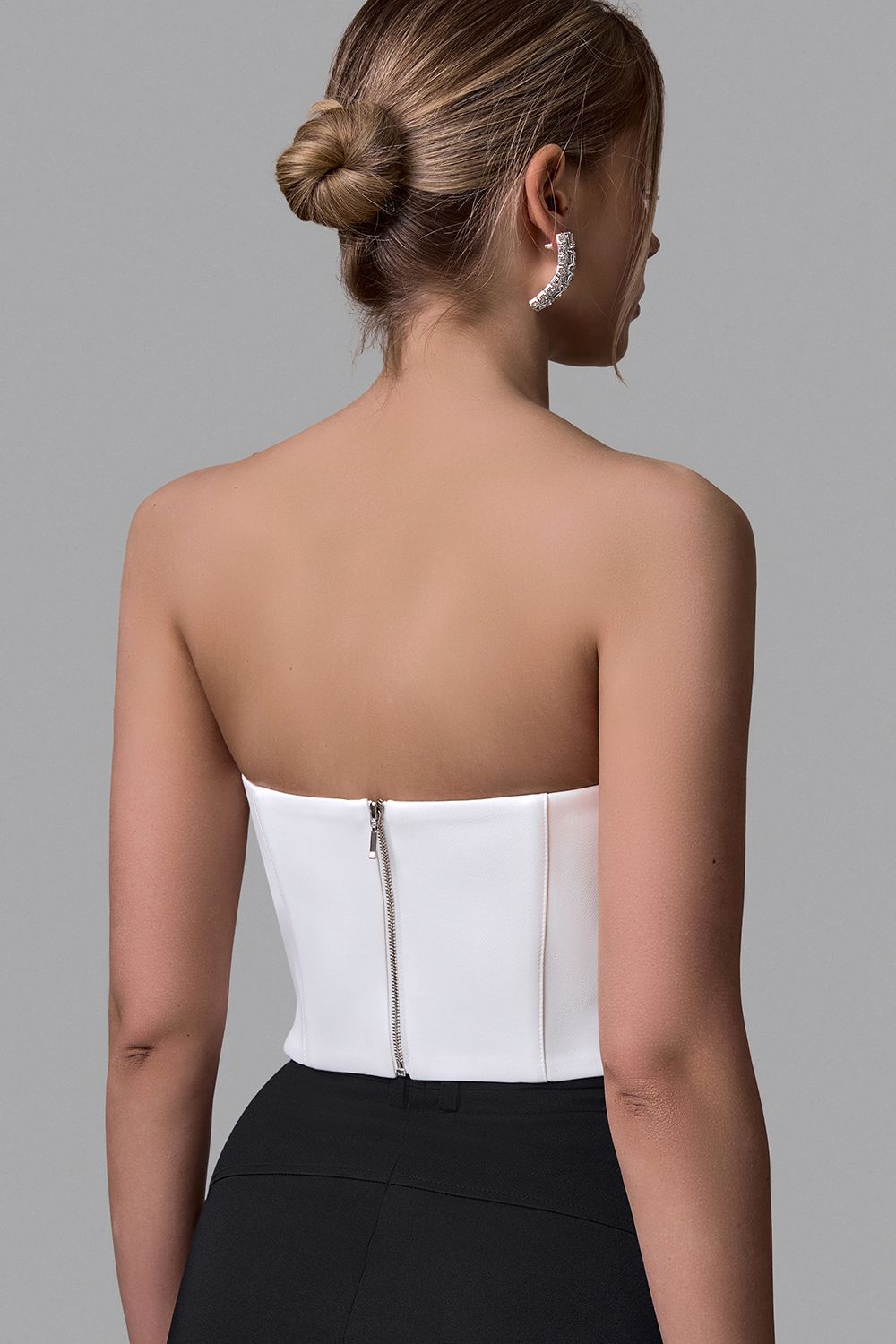 Elegant corset with a heart-shaped neckline