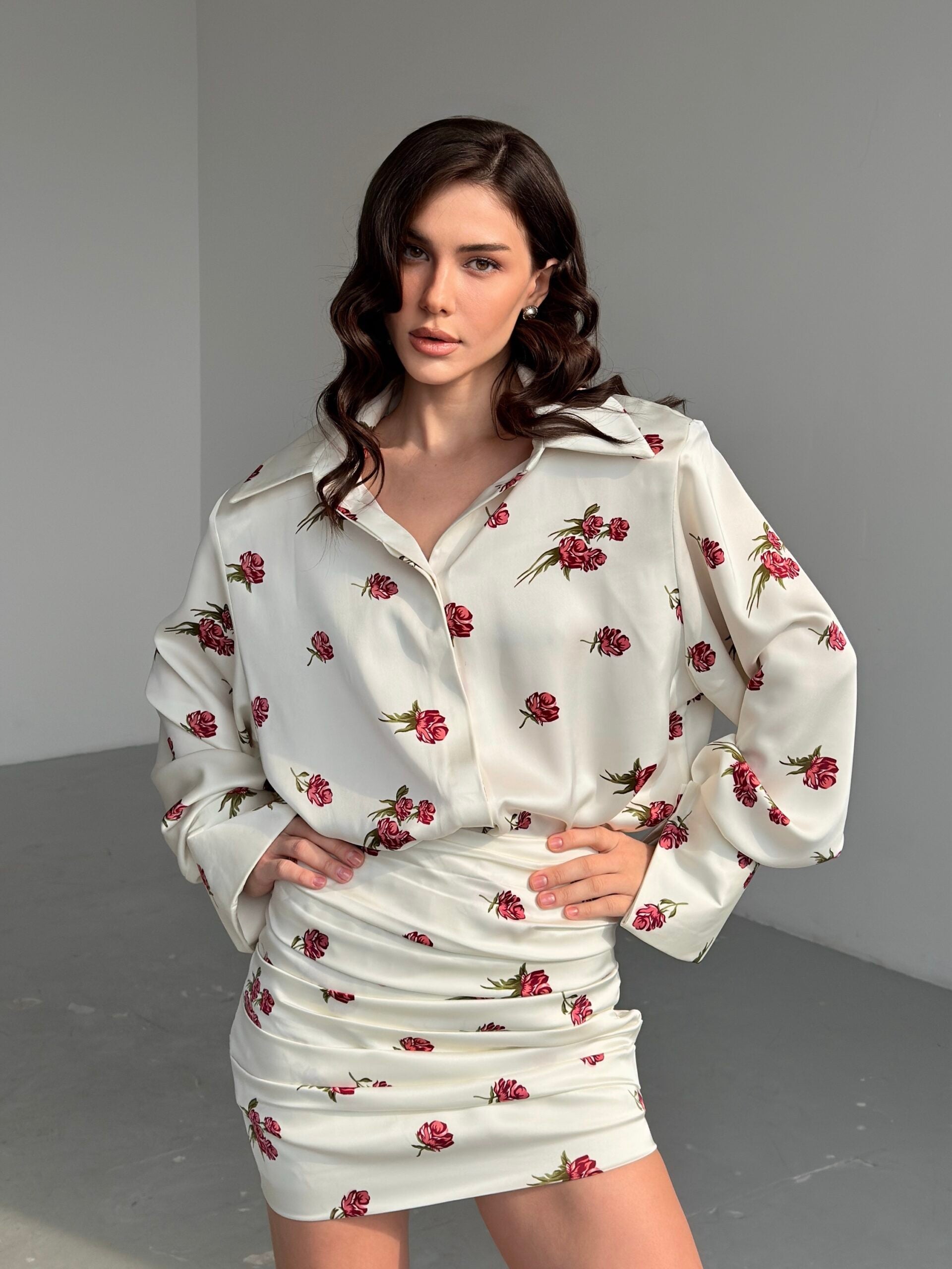 Mini skirt with a Rosy assembly