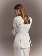 The jacket is fitted with slits at the back and a bow
